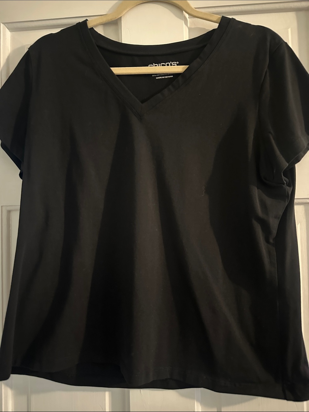 Chico's Black V-Neck Short Sleeve Tee